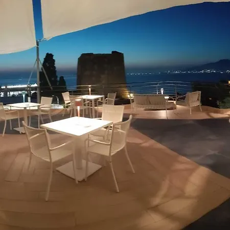 מלון Eden Bleu 4*
