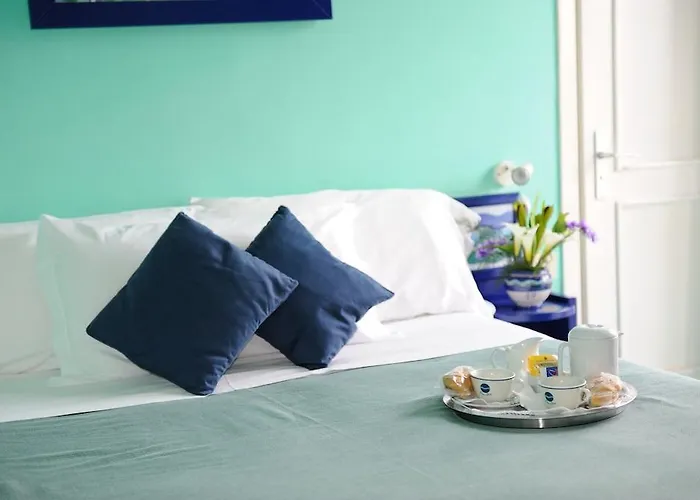 Eden Bleu فندق فيكو إيكوينس