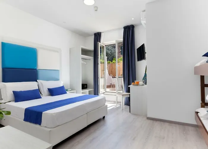 Eden Bleu فندق فيكو إيكوينس
